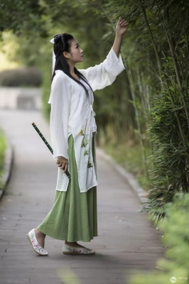 赤峰紅山區(qū)漢服店地址電話號碼-第1張圖片