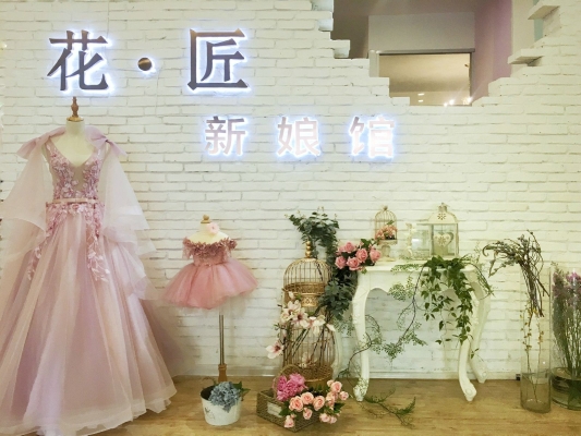 赤峰市禮服團(tuán)購店電話號碼-第1張圖片