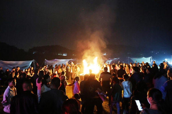 赤峰市區(qū)篝火煙花店電話號碼-第1張圖片