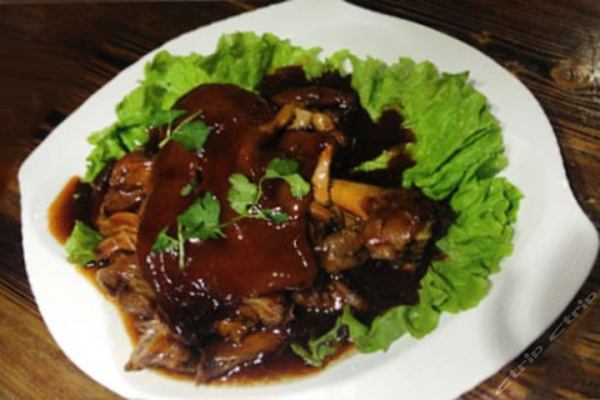 赤峰寶峰招待所電話號(hào)碼-第1張圖片