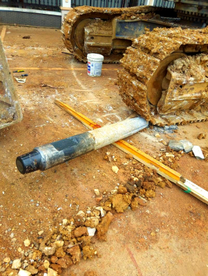 赤峰挖掘機炮錘修理電話號碼-第1張圖片