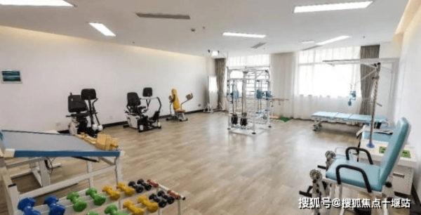 赤峰玉龍國賓酒店電話地址查詢-第1張圖片