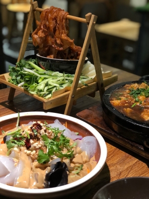 赤峰饞嘴貓熏醬店電話號碼-第1張圖片