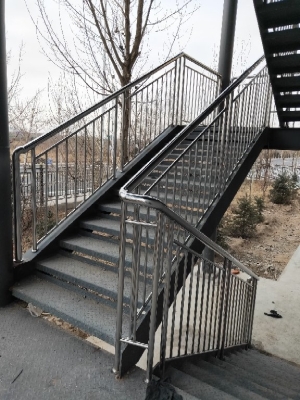 赤峰設(shè)計(jì)樓梯電話多少啊-第1張圖片