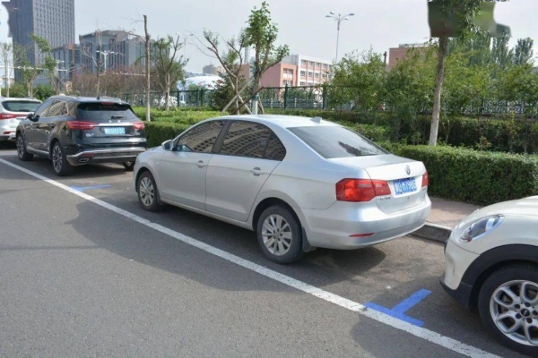 赤峰市區(qū)停車找車位電話號碼-第1張圖片