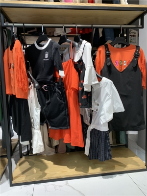 赤峰小亞服裝店電話號(hào)碼-第1張圖片