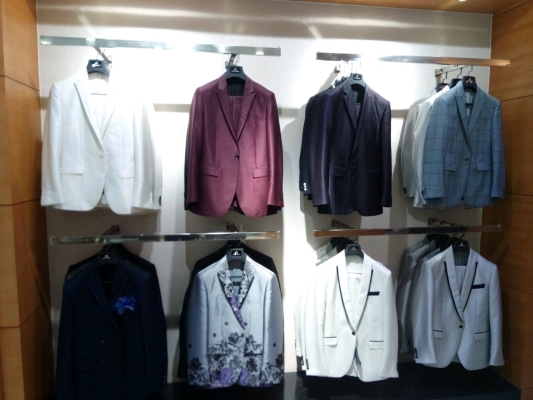 赤峰禮服聚會地址電話號碼-第1張圖片