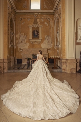 赤峰租高定服裝電話(huà)地址在哪-第1張圖片