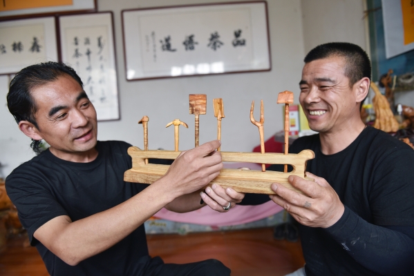 赤峰哪里有收樹根的電話-第1張圖片