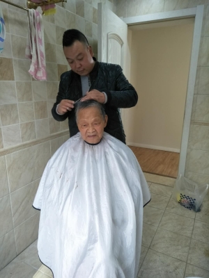 赤峰王亮理發(fā)店電話號碼-第1張圖片