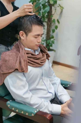 赤峰發(fā)型師拍照招聘電話號碼-第1張圖片