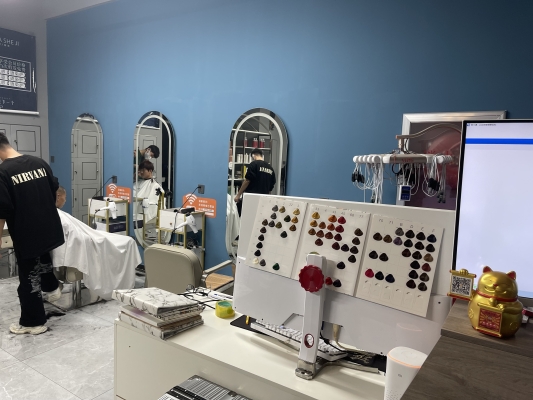 赤峰美發(fā)頭發(fā)護(hù)發(fā)電話號碼-第1張圖片