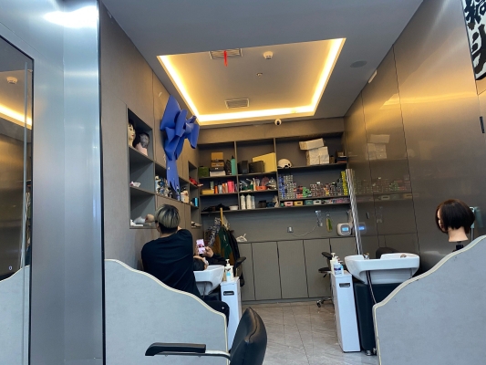 赤峰句號(hào)理發(fā)店地址電話查詢-第1張圖片