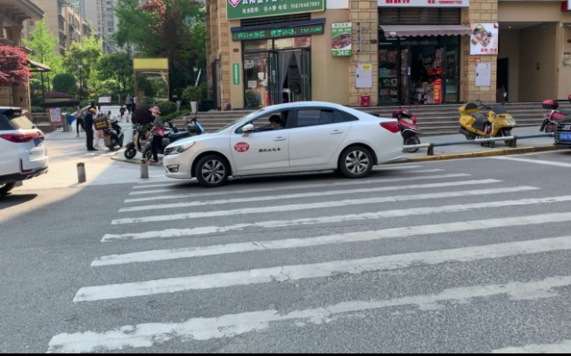 赤峰龐巴迪出租車電話地址查詢-第1張圖片