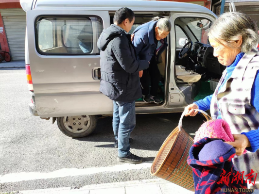 開魯?shù)匠喾宓捻橈L(fēng)車電話號碼-第1張圖片