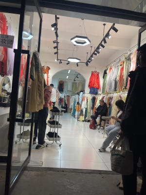 赤峰眾聯(lián)漢服店地址電話號(hào)碼-第1張圖片