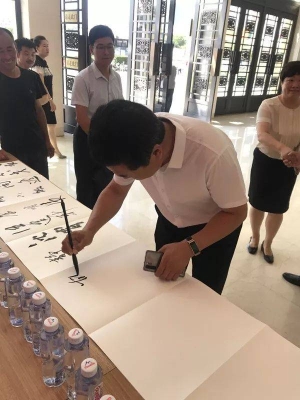 赤峰美術(shù)班培訓(xùn)咨詢電話號碼-第1張圖片