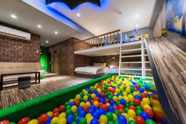 赤峰滑梯房酒店電話多少號(hào)-第1張圖片