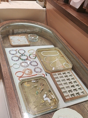 赤峰飾品店宋姐電話號碼-第1張圖片