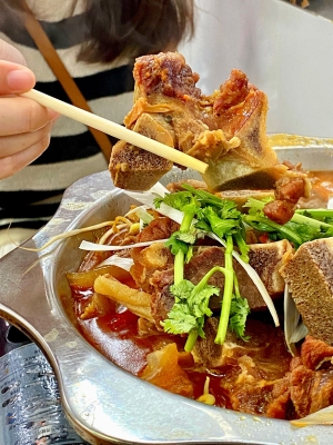 赤峰侯師傅牛骨頭店電話號碼-第1張圖片