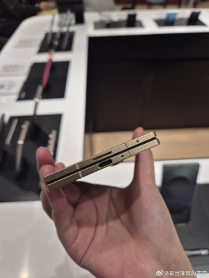 赤峰修折疊屏手機(jī)電話號(hào)碼-第1張圖片