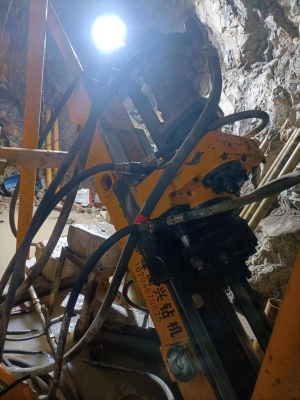 赤峰千孔鉆機(jī)廠家電話號(hào)碼-第1張圖片