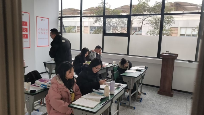 赤峰高中補(bǔ)課學(xué)校電話號(hào)碼是多少-第1張圖片