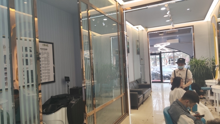 赤峰發(fā)型設(shè)計(jì)搭配店電話地址-第1張圖片