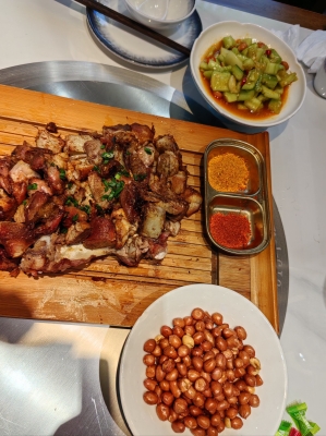 赤峰烤羊腿飯店電話多少號(hào)-第1張圖片