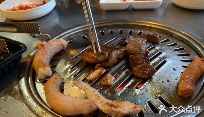 赤峰五六鮮豬肉店地址電話號碼-第1張圖片