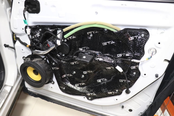 赤峰車門修復(fù)店電話多少號-第1張圖片