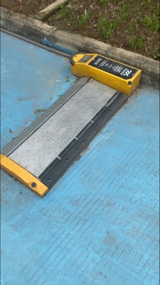 赤峰大型車位鎖車門電話號碼-第1張圖片