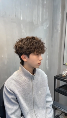 赤峰男士燙發(fā)羊毛卷店電話號(hào)碼-第1張圖片