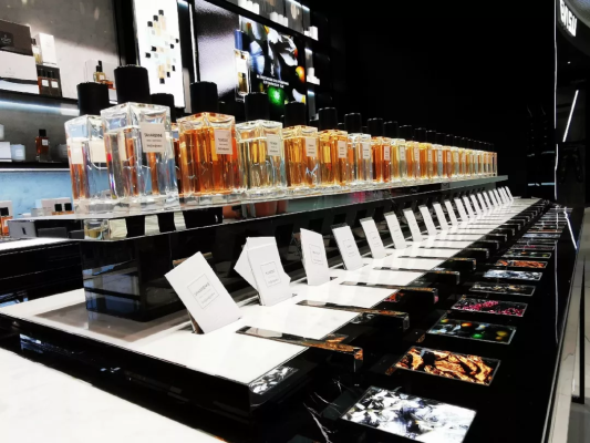 赤峰圣羅蘭專賣店電話號(hào)碼-第1張圖片