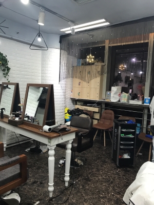 赤峰萬(wàn)悅城剪發(fā)電話號(hào)碼-第1張圖片