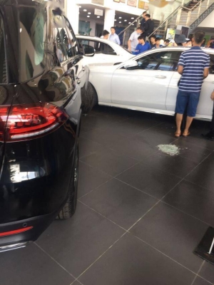 赤峰擋風(fēng)玻璃批發(fā)電話號碼-第1張圖片