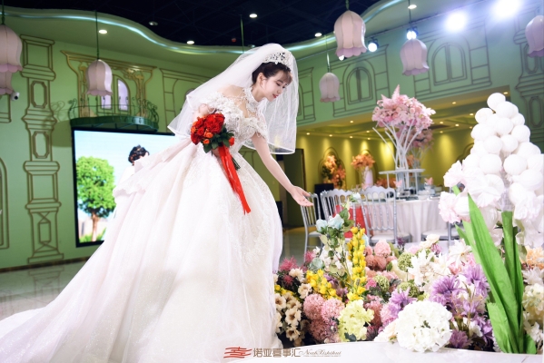 伊諾婚慶赤峰店電話地址是多少-第1張圖片