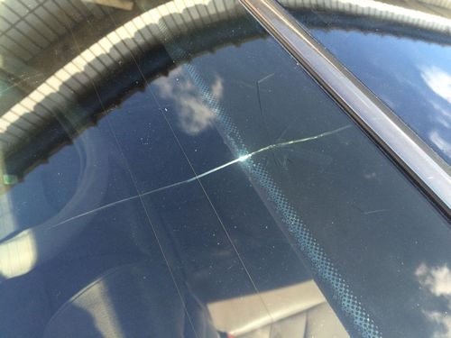 赤峰車玻璃裂縫修復(fù)電話號碼-第1張圖片