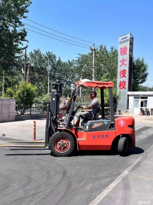 赤峰叉車培訓(xùn)辦理電話號碼是多少-第1張圖片