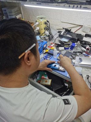 赤峰維修屏幕漏液店電話號(hào)碼-第1張圖片