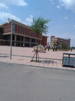 赤峰新城紅旗中學(xué)電話-第1張圖片