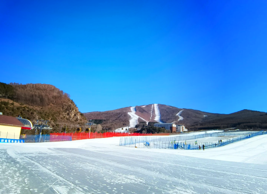 赤峰愛悅藍(lán)天滑冰館電話號碼-第1張圖片