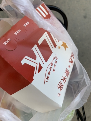 赤峰香辣雞腿堡地址電話號(hào)碼-第1張圖片