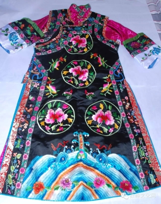 蒙古袍赤峰定制廠家電話地址-第1張圖片