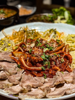 赤峰醬汁烤豬肉店電話號(hào)碼-第1張圖片