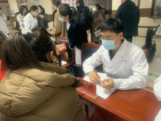 赤峰學(xué)院附屬醫(yī)院客服電話-第1張圖片