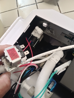 赤峰凈水機商家維修電話號碼-第1張圖片