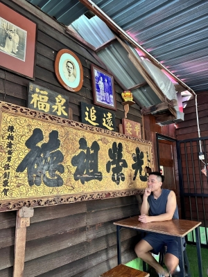 赤峰大門噴漆師傅電話號碼多少-第1張圖片